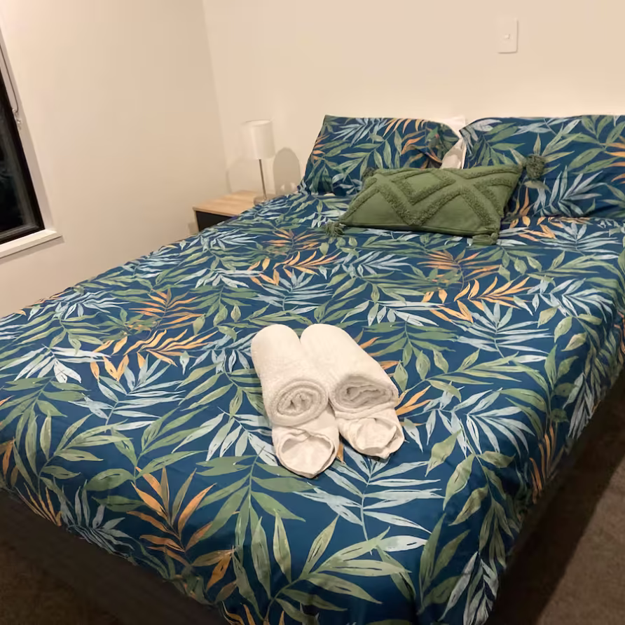 Apartment near the city – across the road from a cafe! 4 svg%3E