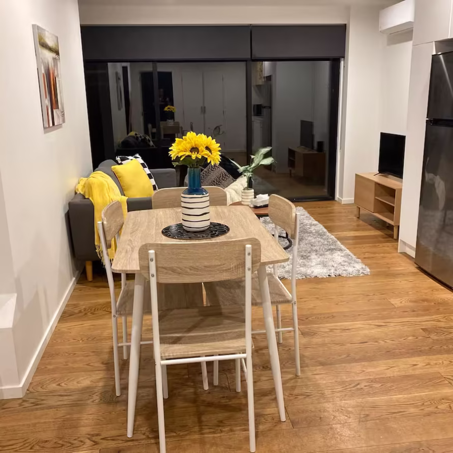 Apartment near the city – across the road from a cafe! 9 svg%3E