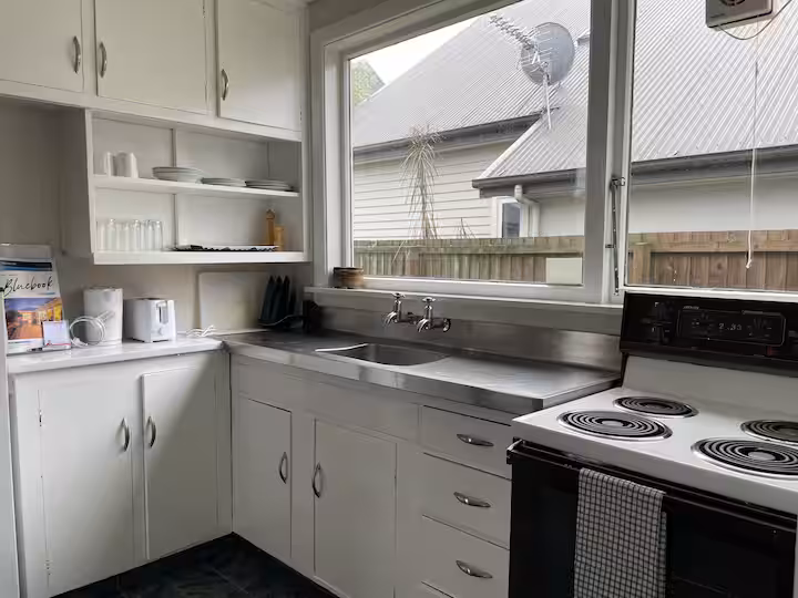 Unit A on Madras Street 4 svg%3E