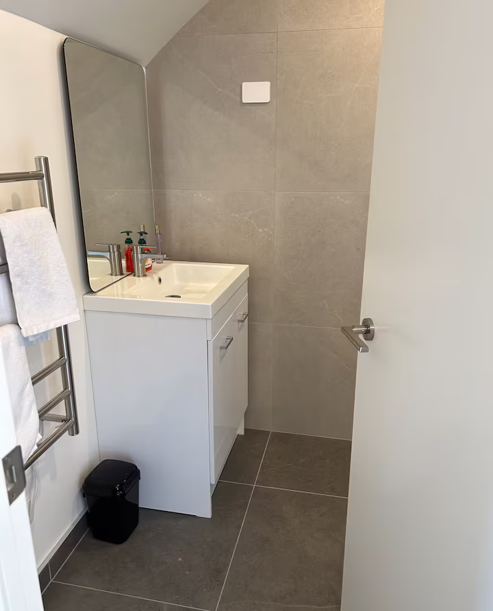 Unit 5 – Apartment on Armagh Street 8 svg%3E