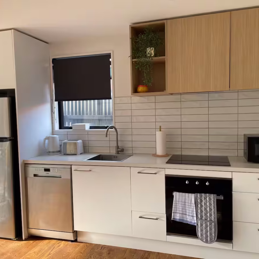 Apartment near the city – across the road from a cafe! 6 svg%3E