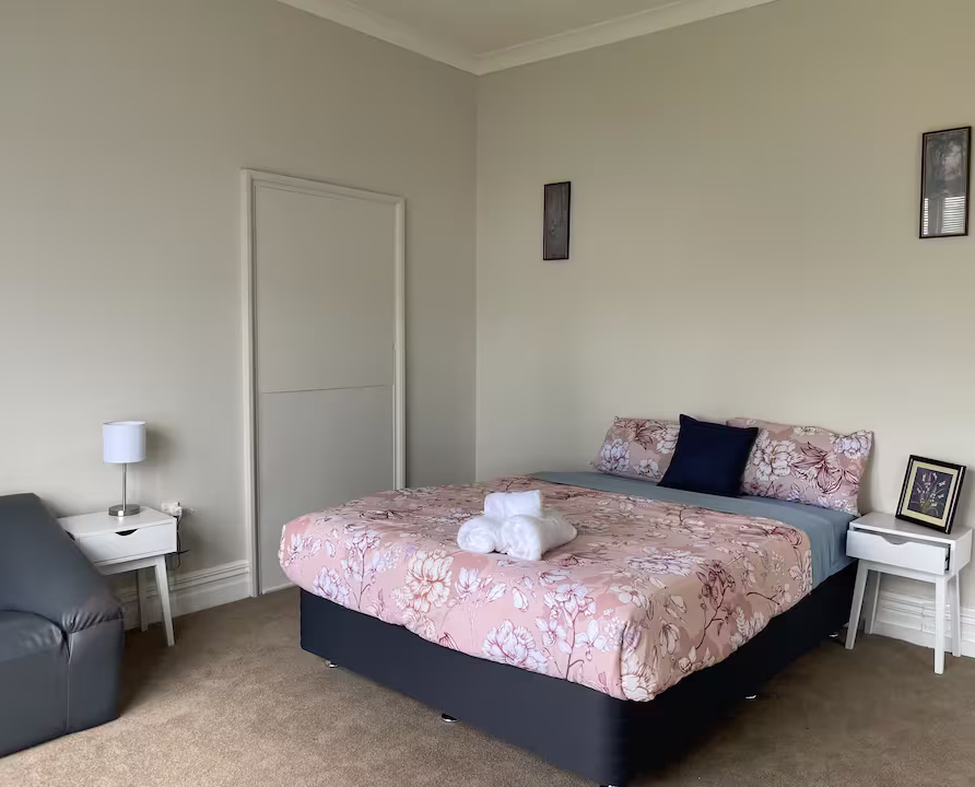 Unit A on Madras Street 6 svg%3E